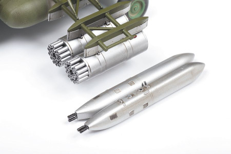 Сборная модель: Советский многоцелевой вертолет Ми-8МТ (масштаб 1/48) З-4828