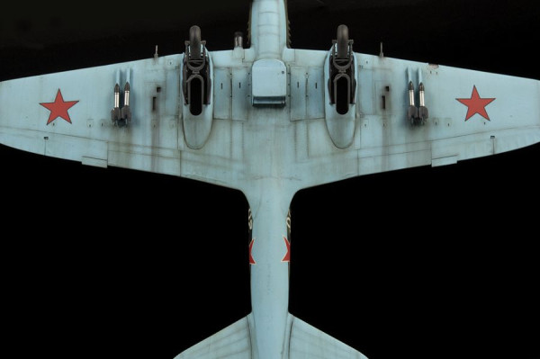 Сборная модель: Советский двухместный штурмовик Ил-2 (обр. 1943) 1/48 З-4826
