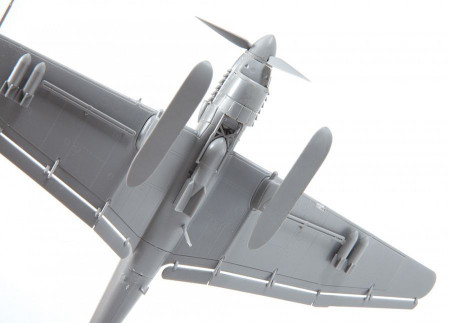 Сборная модель: Немецкий пикирующий бомбардировщик Юнкерс Ju-87/U4 на лыжах, З-7323