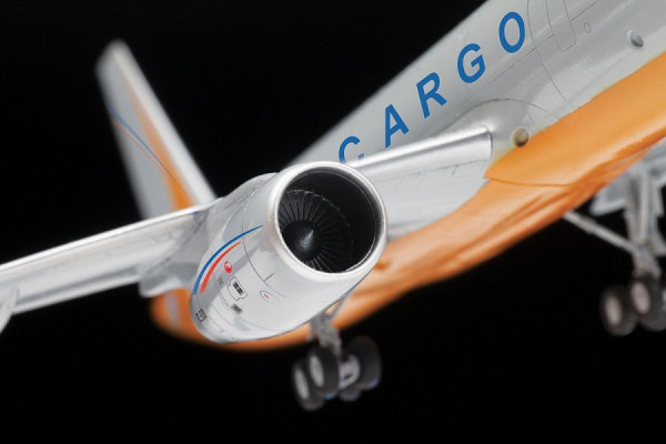 Сборная модель: Грузовой самолет Ту-204-100С, З-7031