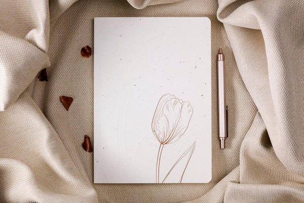 Блокнот CLAIREFONTAINE Tulip paper A5 90 г/м2 64 л, в точку, мягкая обложка RH-813069C