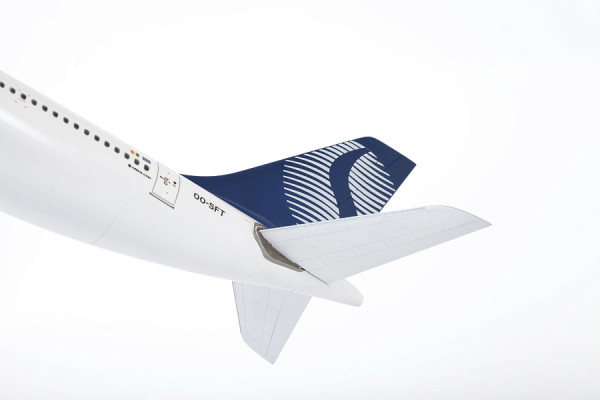 Сборная модель: Пассажирский авиалайнер Аэробус A330-200, З-7047