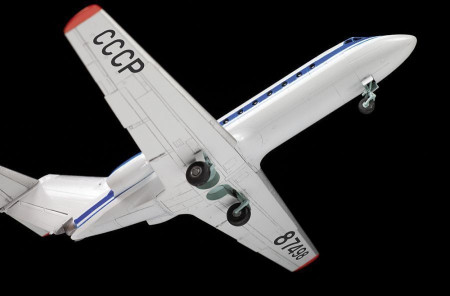 Сборная модель: Турбореактивный пассажирский самолет Як-40, З-7030