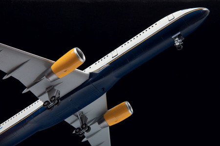 Сборная модель: Пассажирский авиалайнер "Боинг 757-200", З-7032