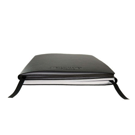 Скетчбук SKETCHMARKER Black&White два в одном, мягкая обложка черная 140 г/м2, 12 х 12 см, 40 л бумага белая, 70 г/м2 60 л бумага в точку MP24143002SM