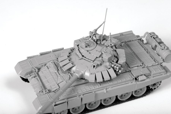 Сборная модель: Российский основной боевой танк Т-72Б3, З-5071