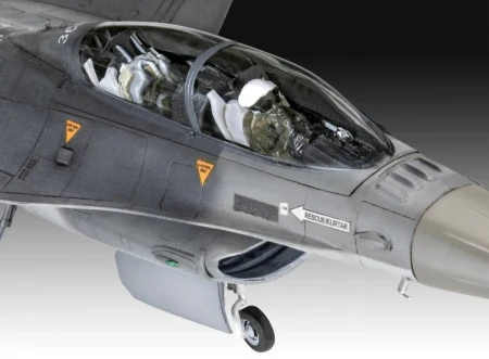Сборная модель: REVELL Легкий истребитель F-16D Fighting Falcon 1:72, подарочный набор UT-63844